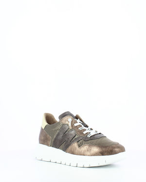 Flat W Logo Leather Trainers - Gold