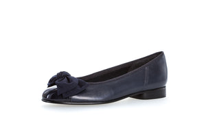 Leather Pump with Bow - Navy